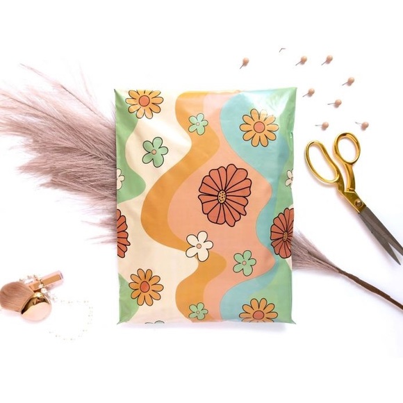 Retro Floral Expandable Bottom Gusseted Poly Mailers 14.5x19x4 Pack of 10 - Picture 4 of 4